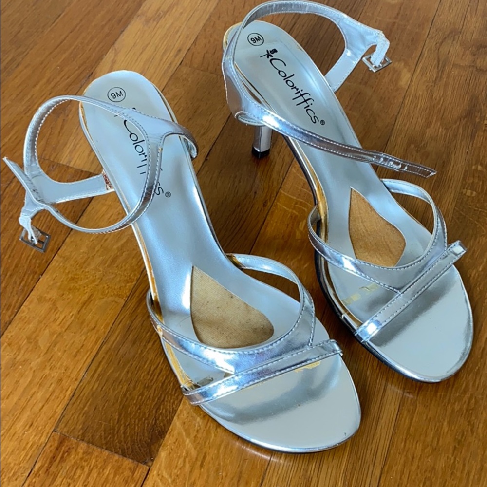 Silver Heels - Picture 4 of 5